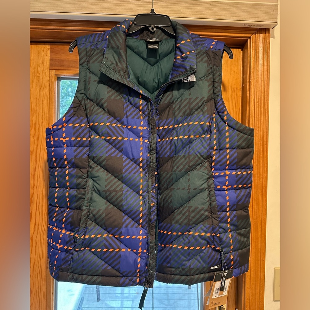 The Northface women’s Vest NWT size XXL multicolor